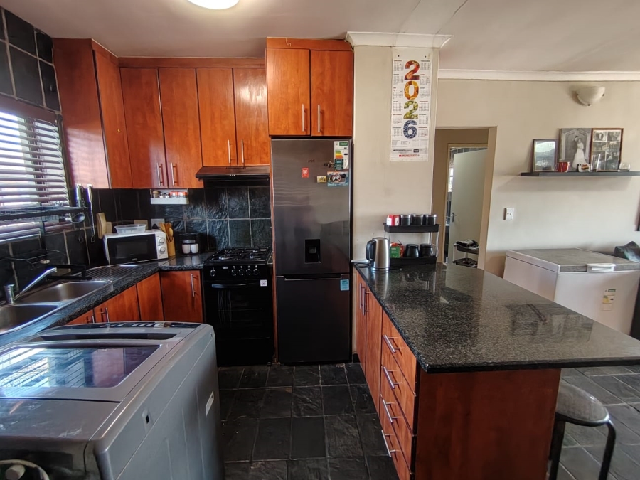 2 Bedroom Property for Sale in Vredekloof East Western Cape